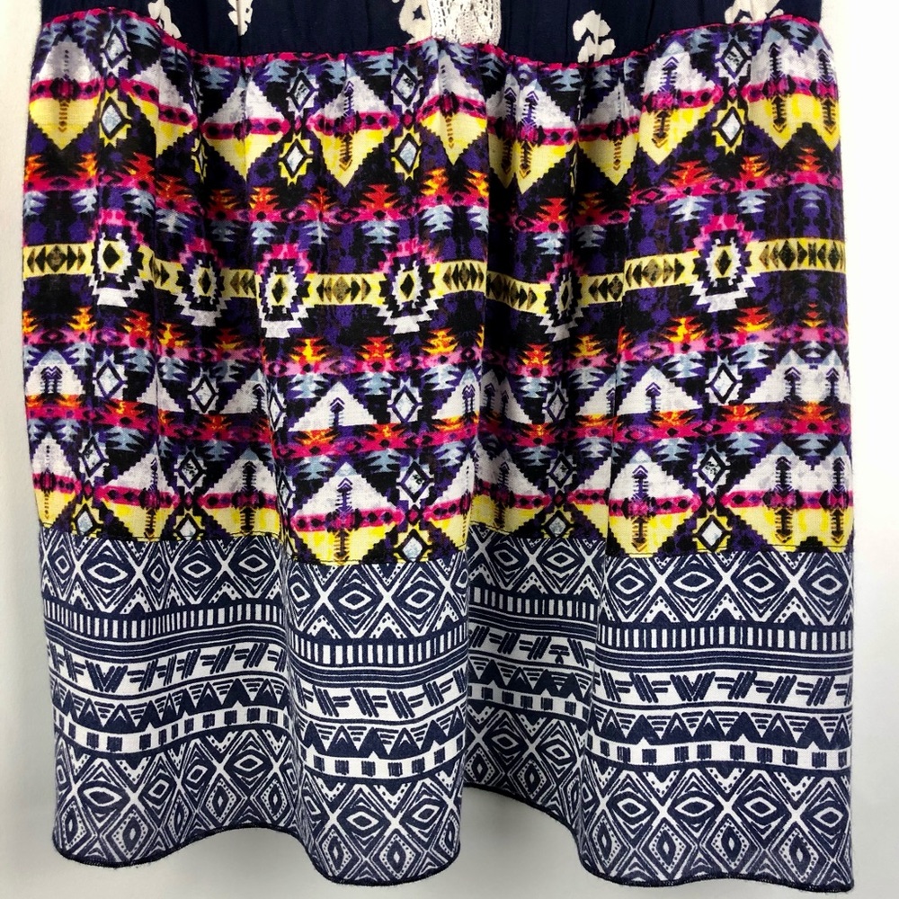✅ SOLD! Miami Patterned Crochet Hemmed Flowy Tank Top - Size Small - Picture 3 of 8